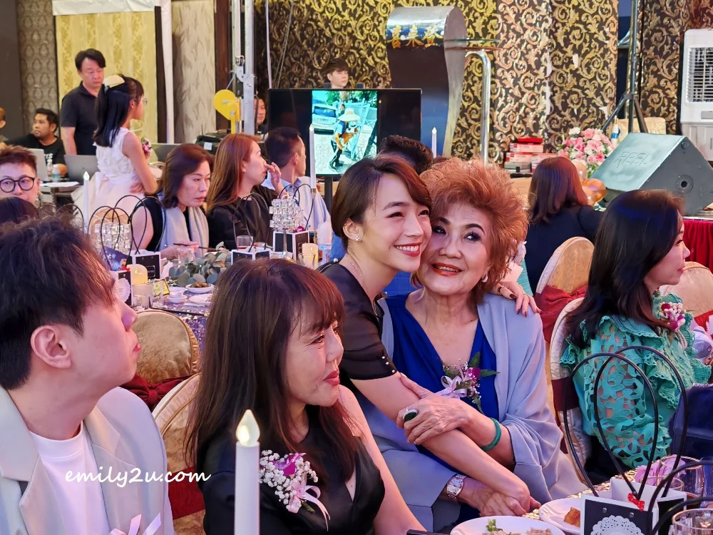 actress Koe Yeet takes a photo with Datin Janet Yeoh while Brandon Mah (L) and Datin Irene Lee (2nd L) look on
