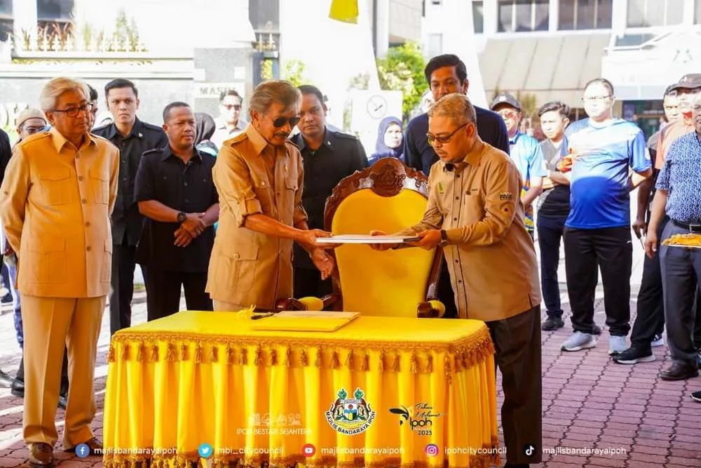 L-R: HRH Raja Di-Hilir Perak Raja Iskandar Dzurkarnain ibni Almarhum Sultan Idris Iskandar Al-Mutawakkil Alallahi Shah, HRH Raja Muda Perak Darul Ridzuan Raja Jaafar ibni Almarhum Raja Muda Musa & Ipoh City Mayor Y.Bhg. Dato' Rumaizi bin Baharin@Md Daud