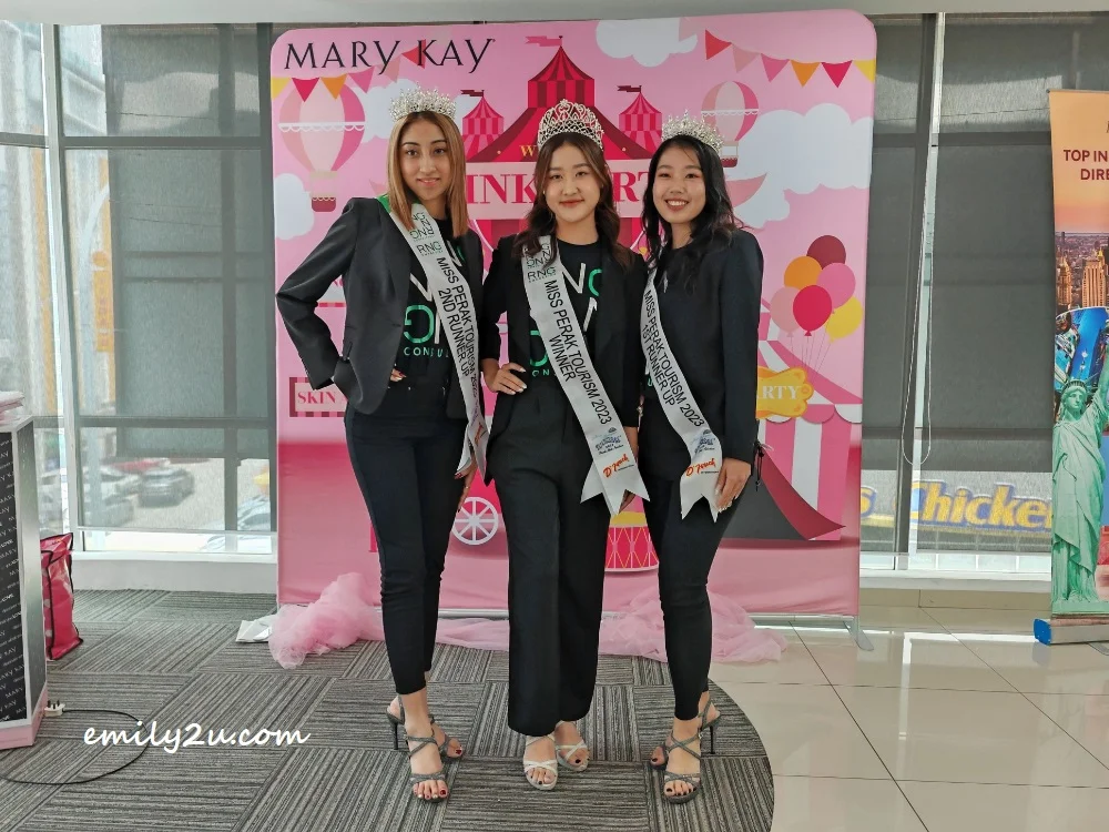 Miss Perak Tourism 2023 Ceci Yong Jia Wen (M), 1st runner-up Chloe Loh Qiao Lin (R) and 2nd runner-up Ishika Kaur (L)