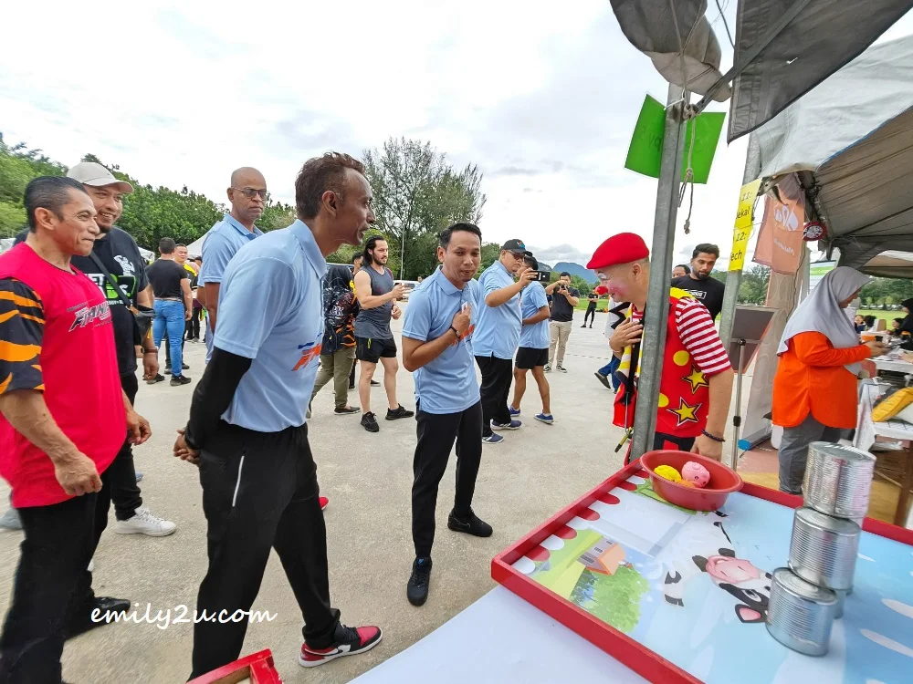 VIPs visit the booths