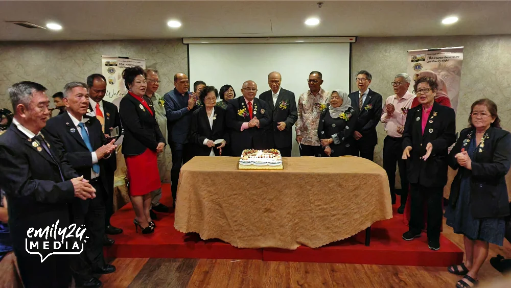 cake-cutting ceremony to mark the 18th anniversary of Lions Club of Perak Silver State