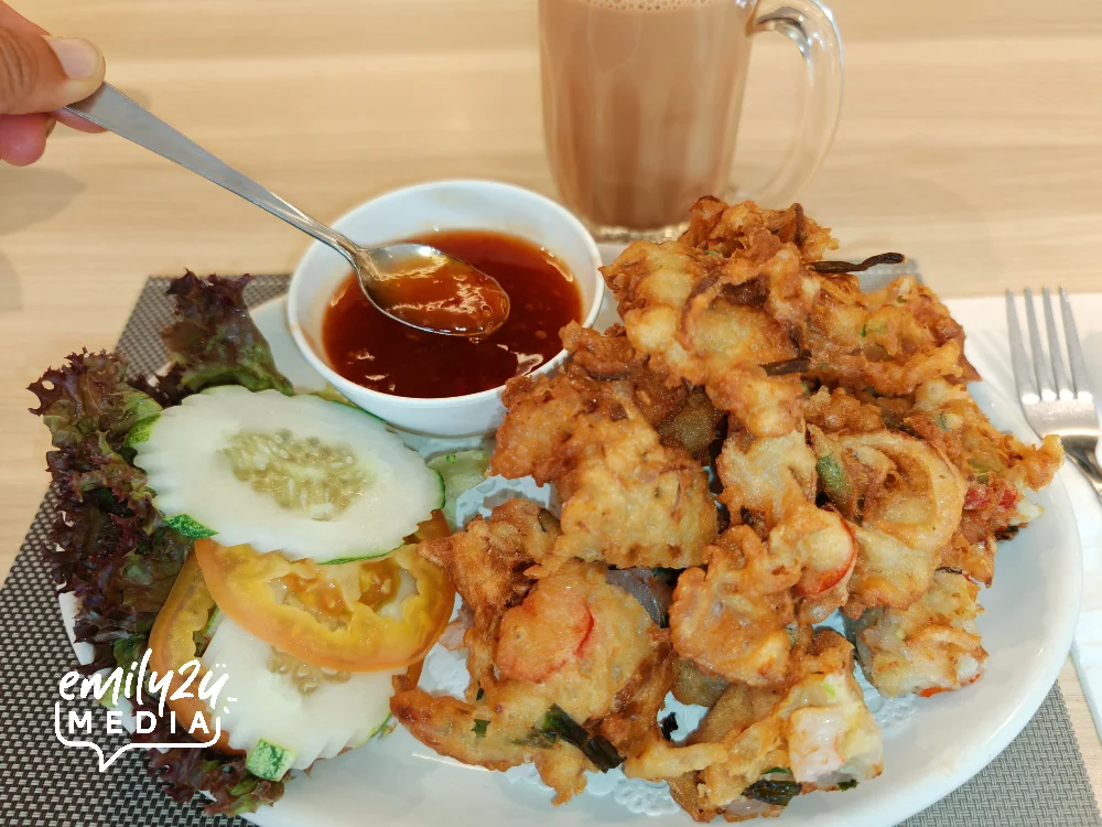 Cucur Udang Set with Teh Tarik