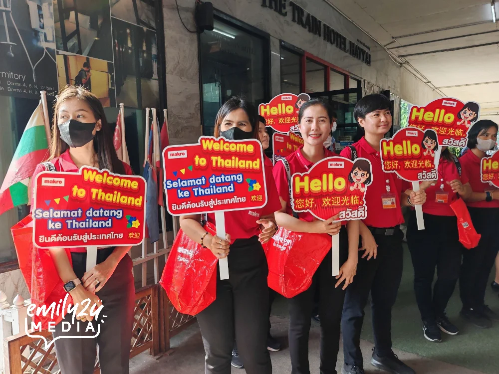 Makro Hat Yai staff