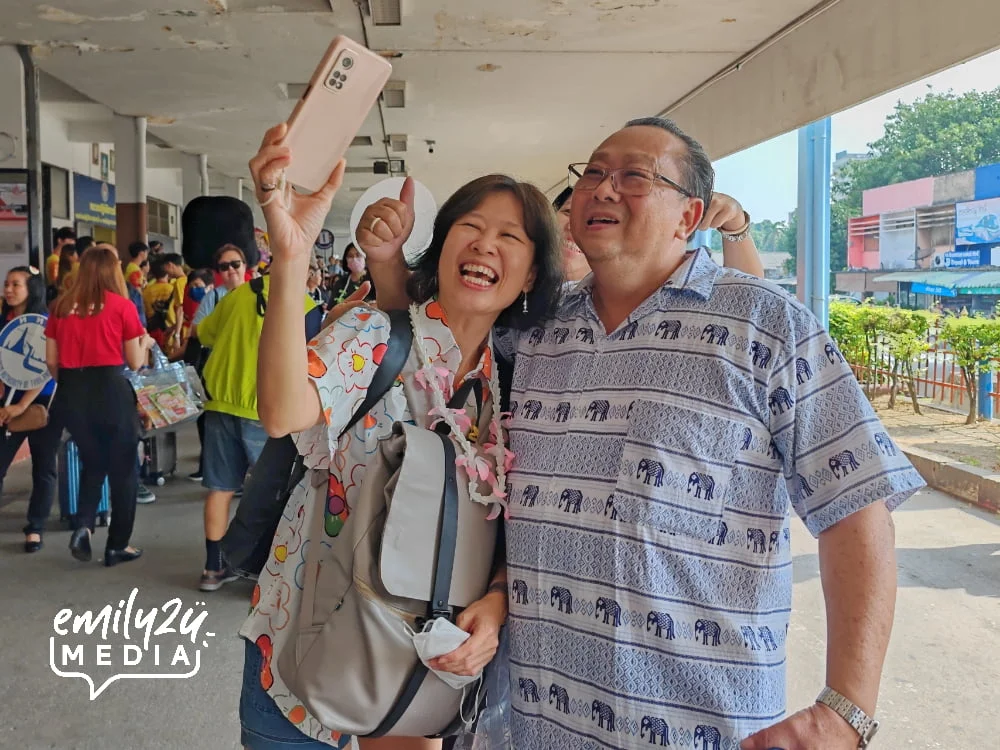Sienny takes a wefie with Golden Century managing Director, Mr. Jimmy Goh (R)