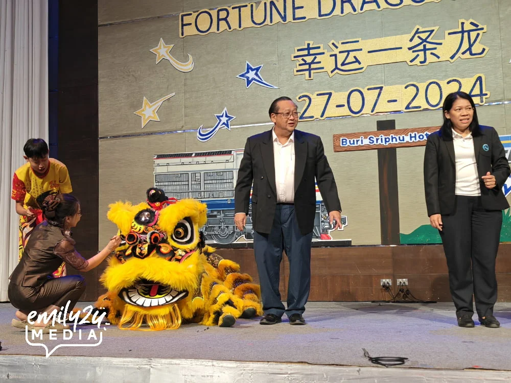 lion eye-dotting ceremony