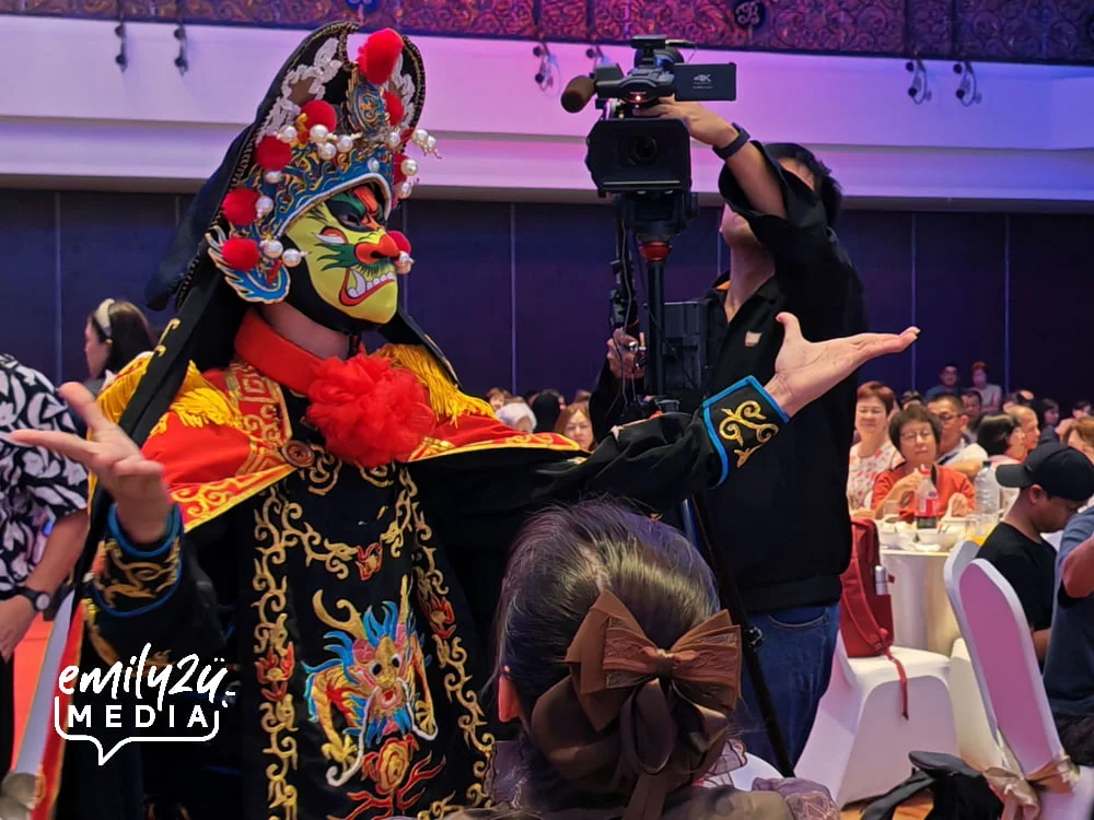Sichuan face changing performance by Ipoh Macing Sports Team