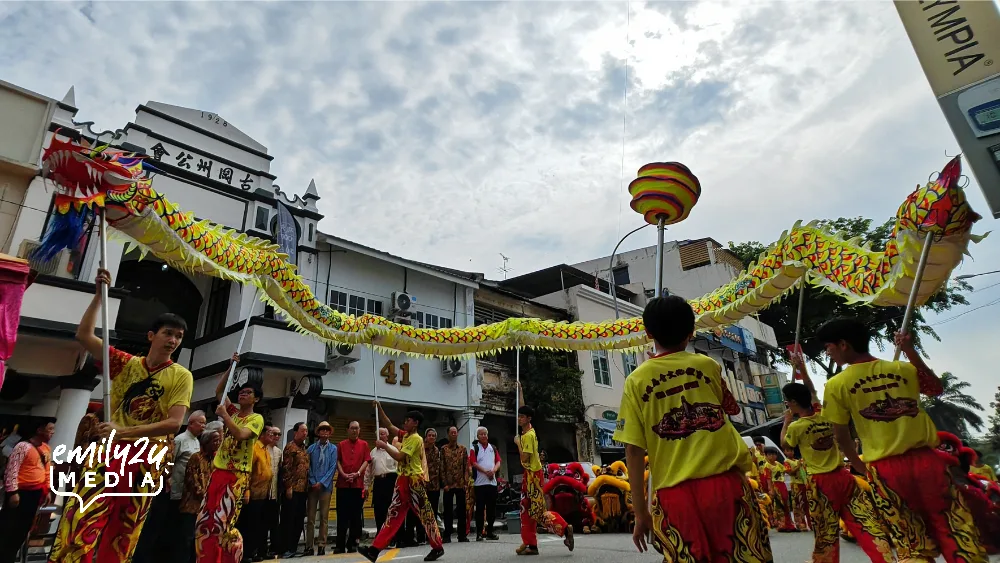 dragon dance performance kicks off the event