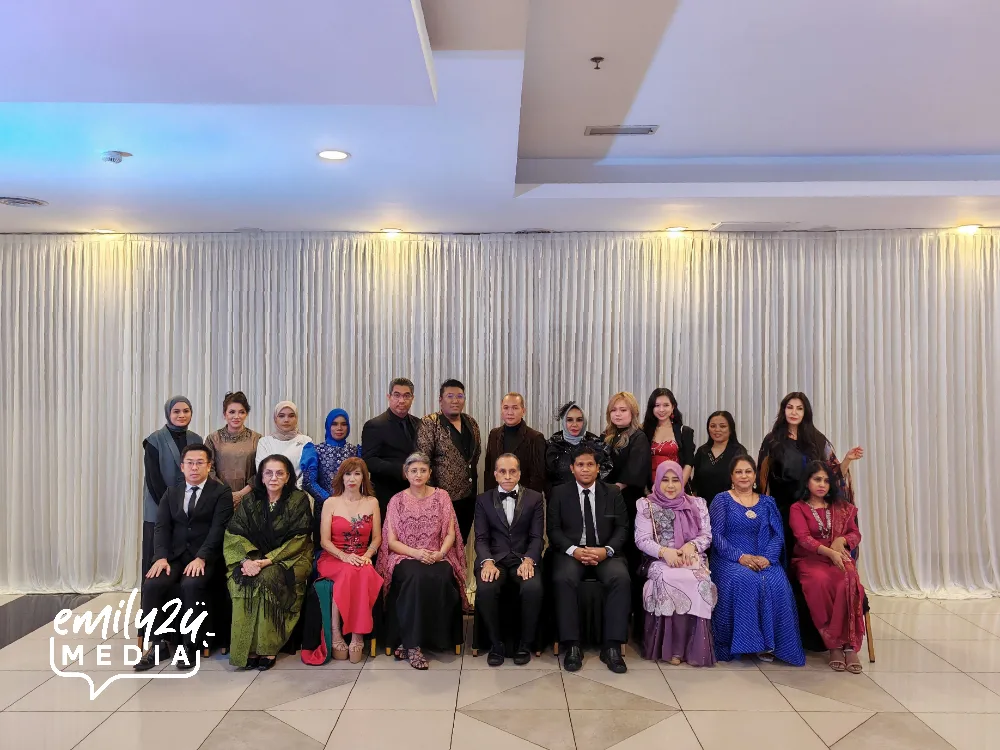 IIFW founder Louis Sebastian, co-founder Adeline Khan, VIPs, benefactors, designers and committee members