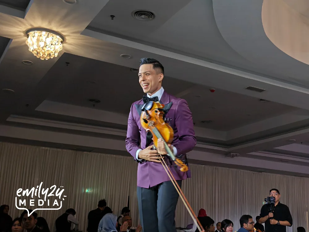 violinist Martin Looi