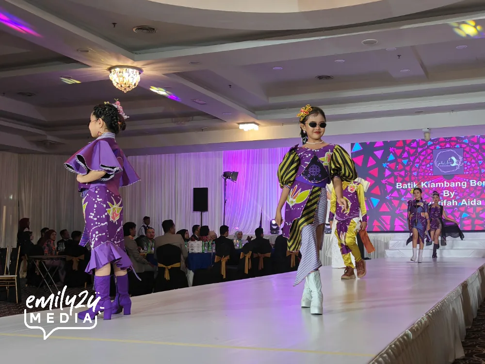 Galeri Ummi By Datin Seri Hj Syarifah Diamarti Aida (Batik Kiambang Bertaut)