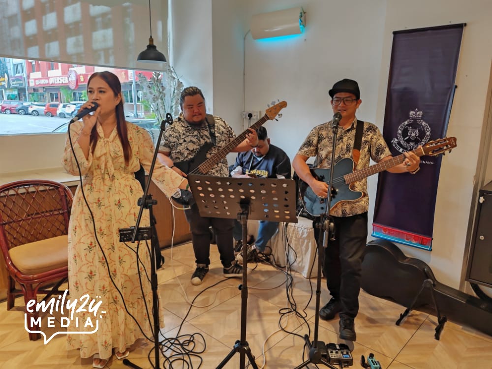 entertainment by buskers