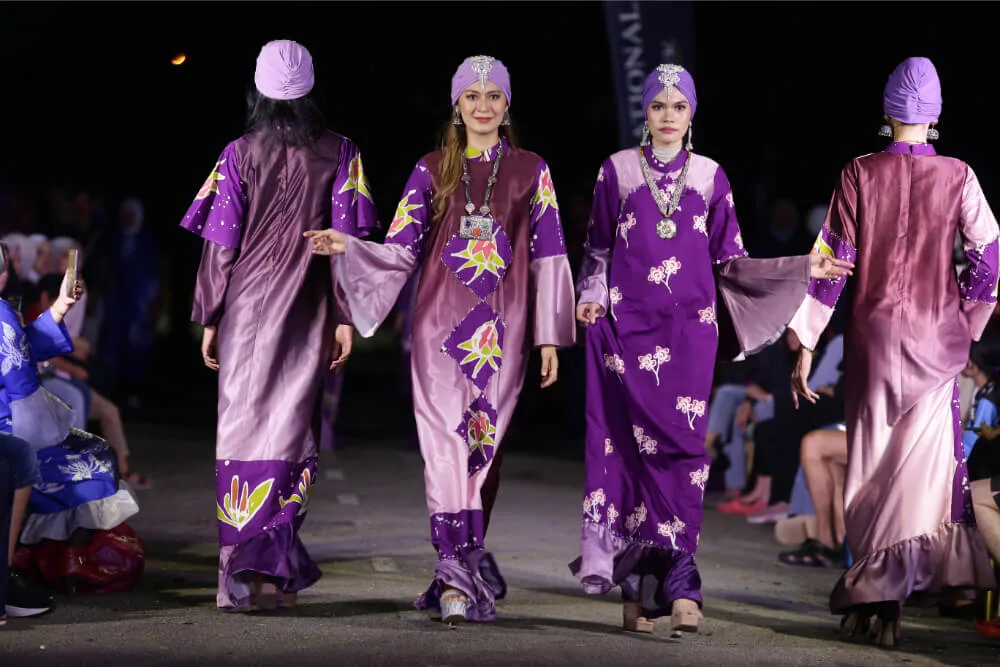 Galeri Ummi By Datin Seri Hj Syarifah Diamarti Aida (Batik Kiambang Bertaut)