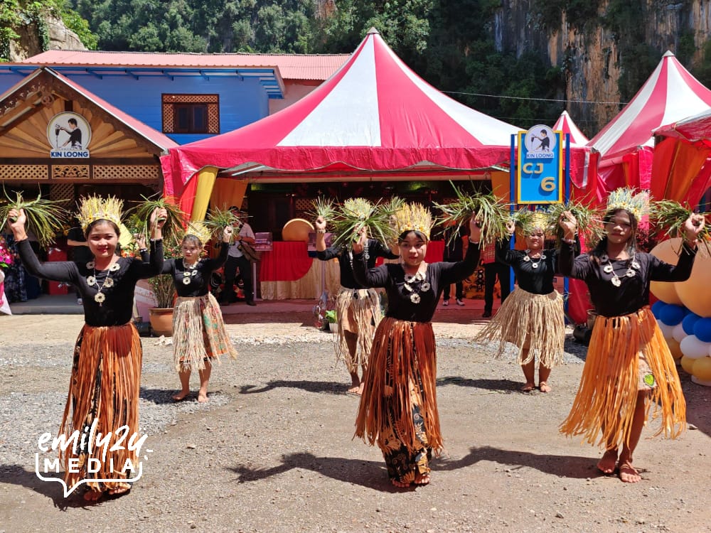orang asal dance presentation