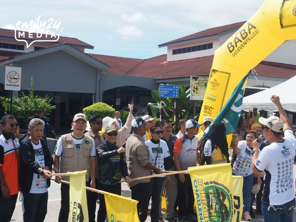 about to flag off the official vehicles in Lenggong, Perak for the 27th edition of RFC