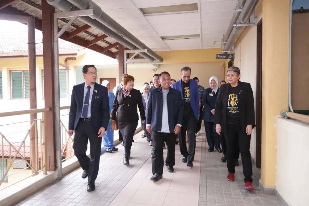 visiting the wards of Hospital Seri Manjung, Perak