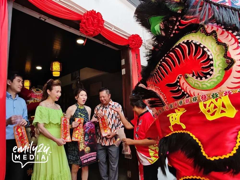 double lion dance