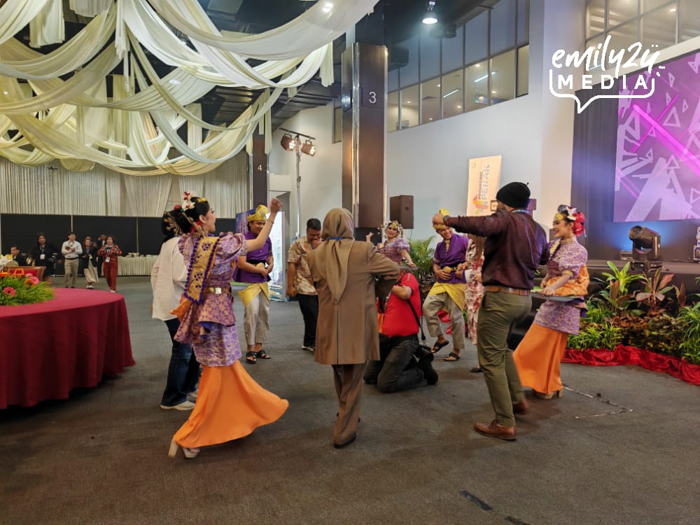 closing joget by Gema Warisan Budaya MBI with guests