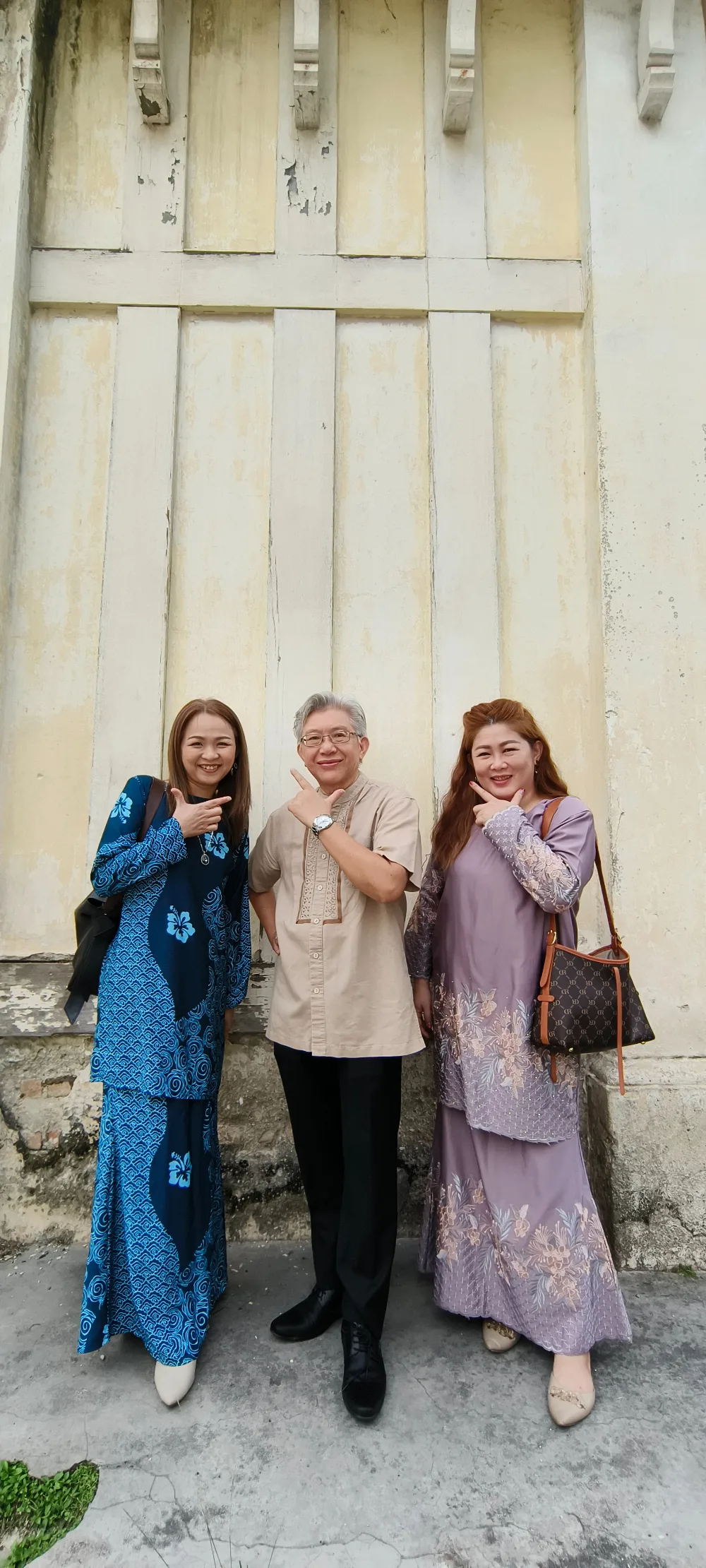 founder of A2Z Charity Organisation Jeff Lai with two beautiful ladies representing Clara International Ipoh