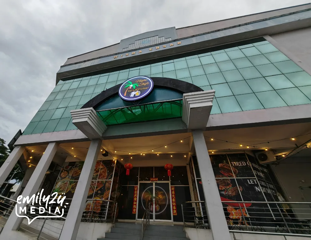Night Shift Bar and Restaurant in Wisma Ehsan façade