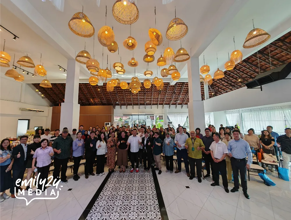 group photo of all the attendees