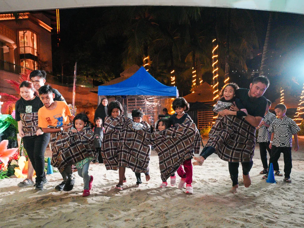 kain pelikat race