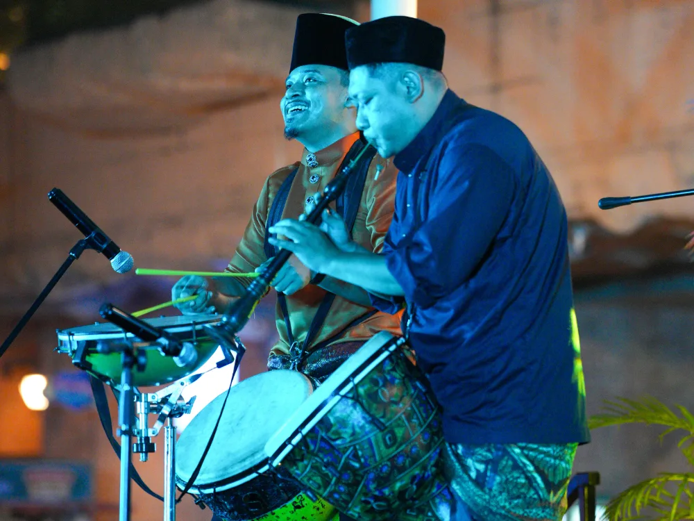 Raya entertainment