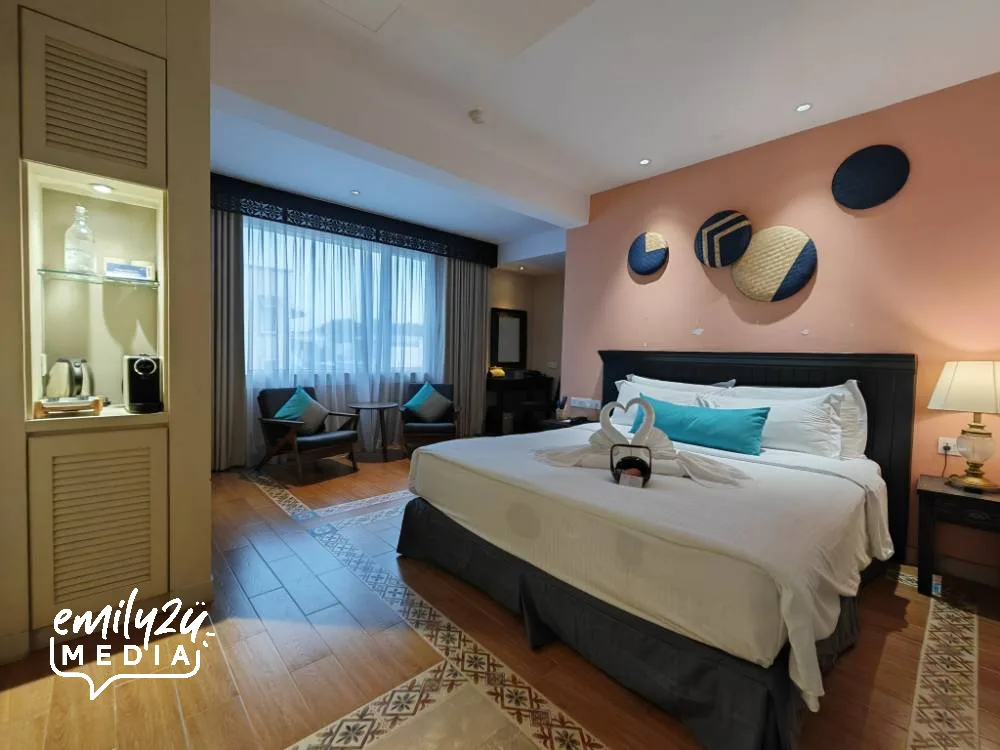 Junior King Room