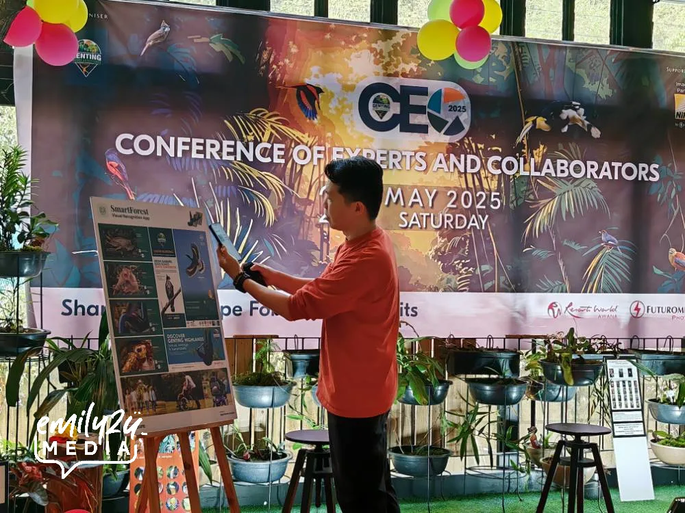 Won Yee How demonstrates his Smart Forest app during Genting Nature Adventures Conference of Experts and Collaborators 2025 in May