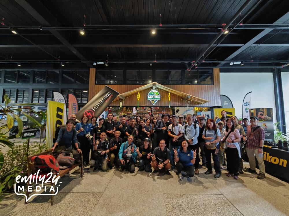 group photo of Photographic Society of Petaling Jaya (PSPJ) members before their morning birding activity along the Awana Trail