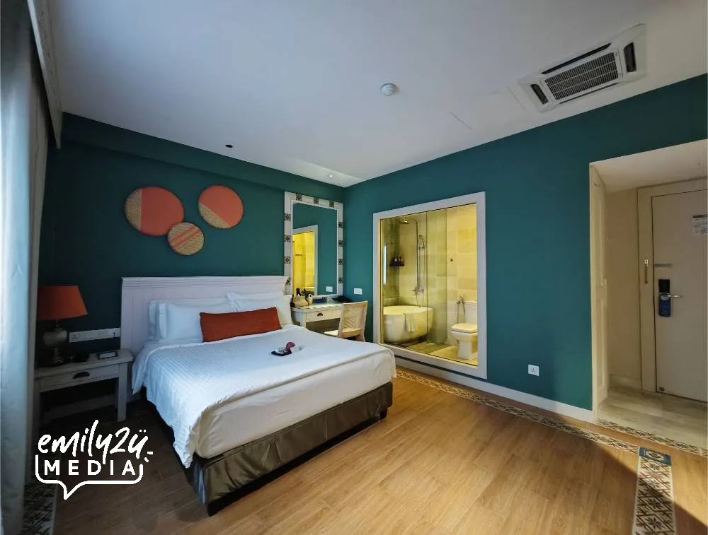 Deluxe Queen Room