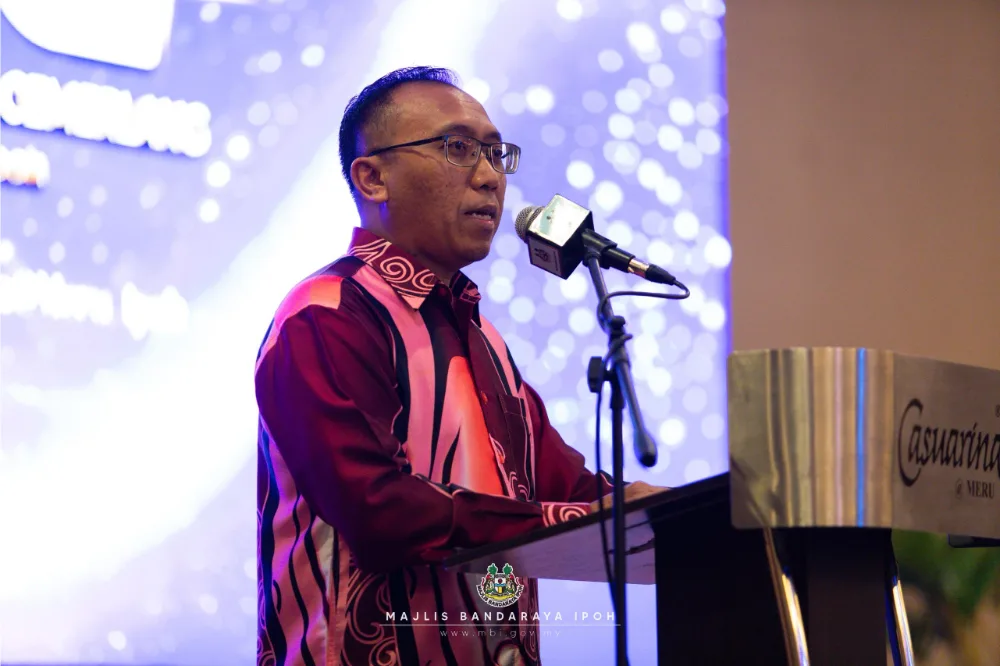Ipoh City Council Secretary Tuan Ahmad Munir bin Ishak (representing the Mayor of Ipoh)