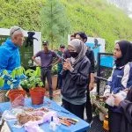 The Role of Scientists in GNA: Endowing the Future of Biodiversity Conservation in Pioneering Biodiversity Knowledge-based Tourism Afiqah (in mask taking photo) and her colleagues learn about plants from GNA Department Manager Mr. Eddie Chan