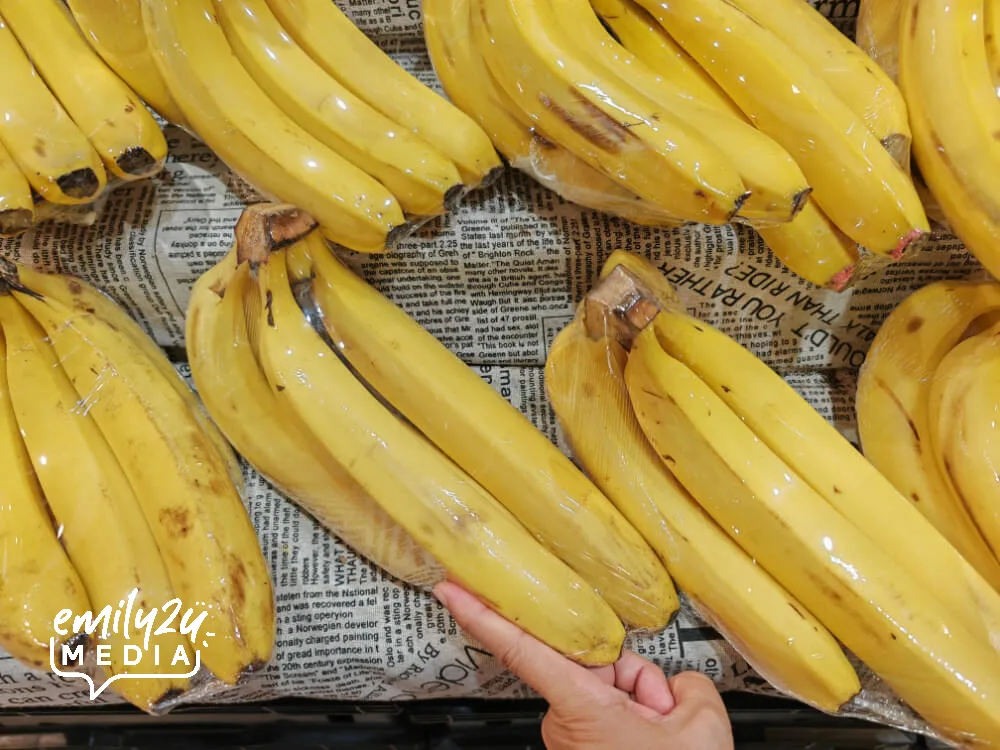 gigantic bananas sold at All Good Supermarket in Guomao Yihua City