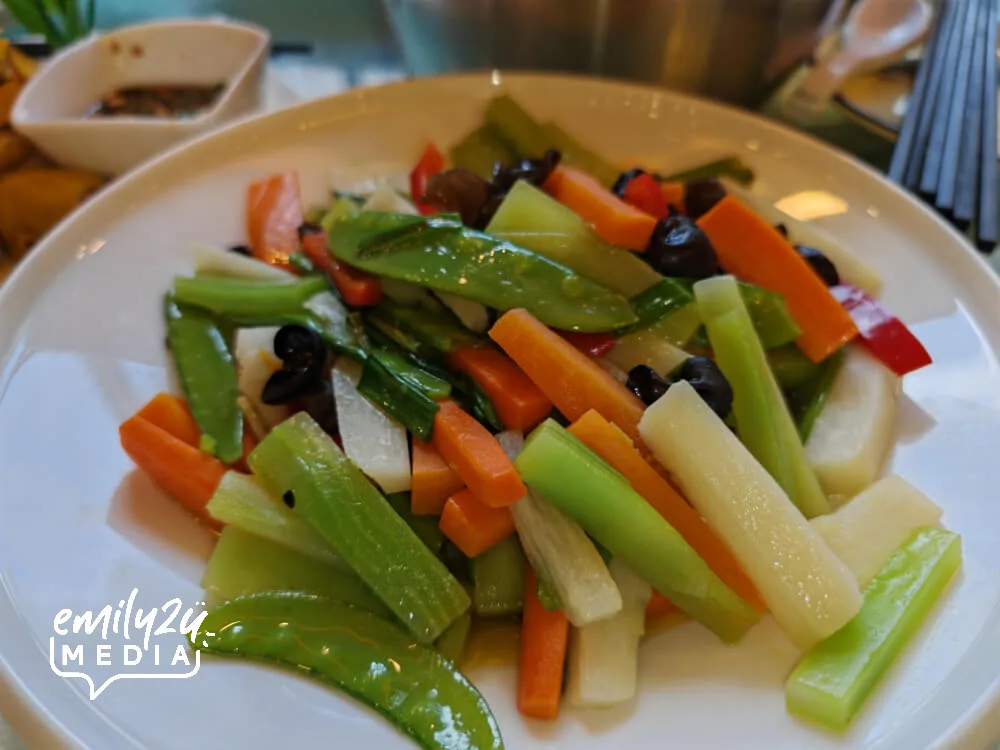 stir-fried mixed vegetables at Huixiantong Restaurant