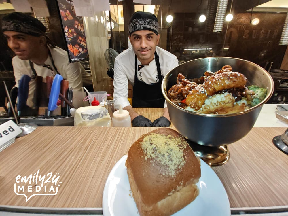 Chef Khaled poses with Oishii Merdeka Seafood Shell-Out Fiesta