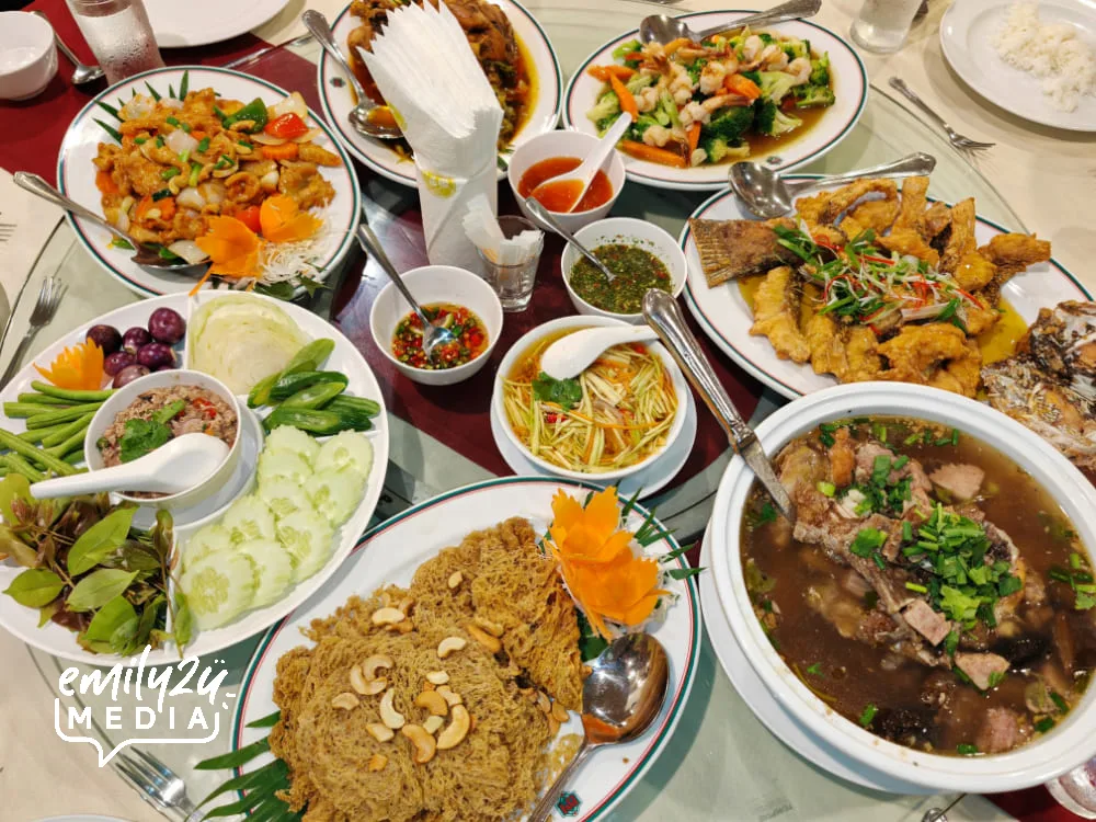 dinner at Phatummard Restaurant