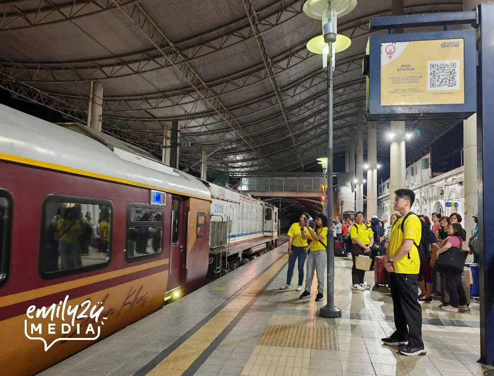 the Fortune Dragon Express 3.0 pulls up at Ipoh Railway Station