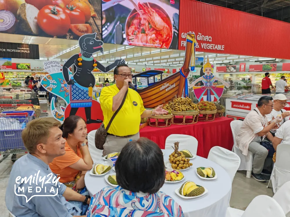 Golden Century boss Mr Jimmy Goh addresses guests at Makro Hat Yai Fruit Buffet