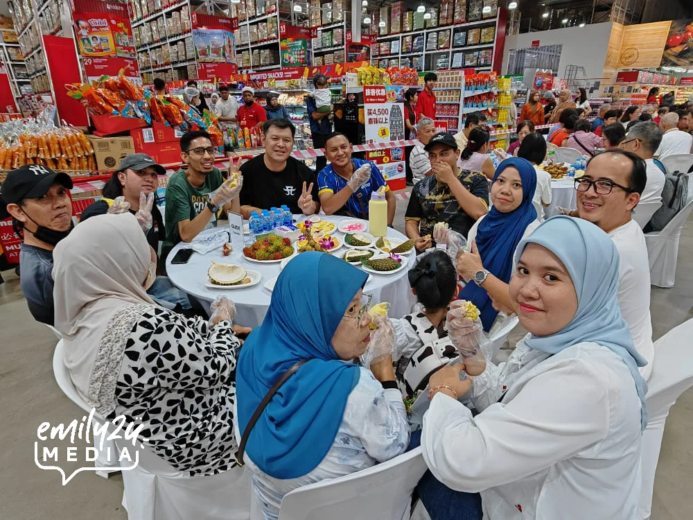 KTMB staff enjoying the fruit buffet