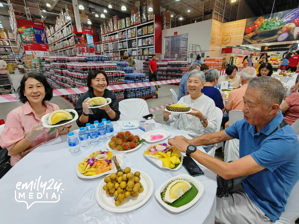 some of the passengers of Fortune Dragon Express 3.0 enjoying the fruits
