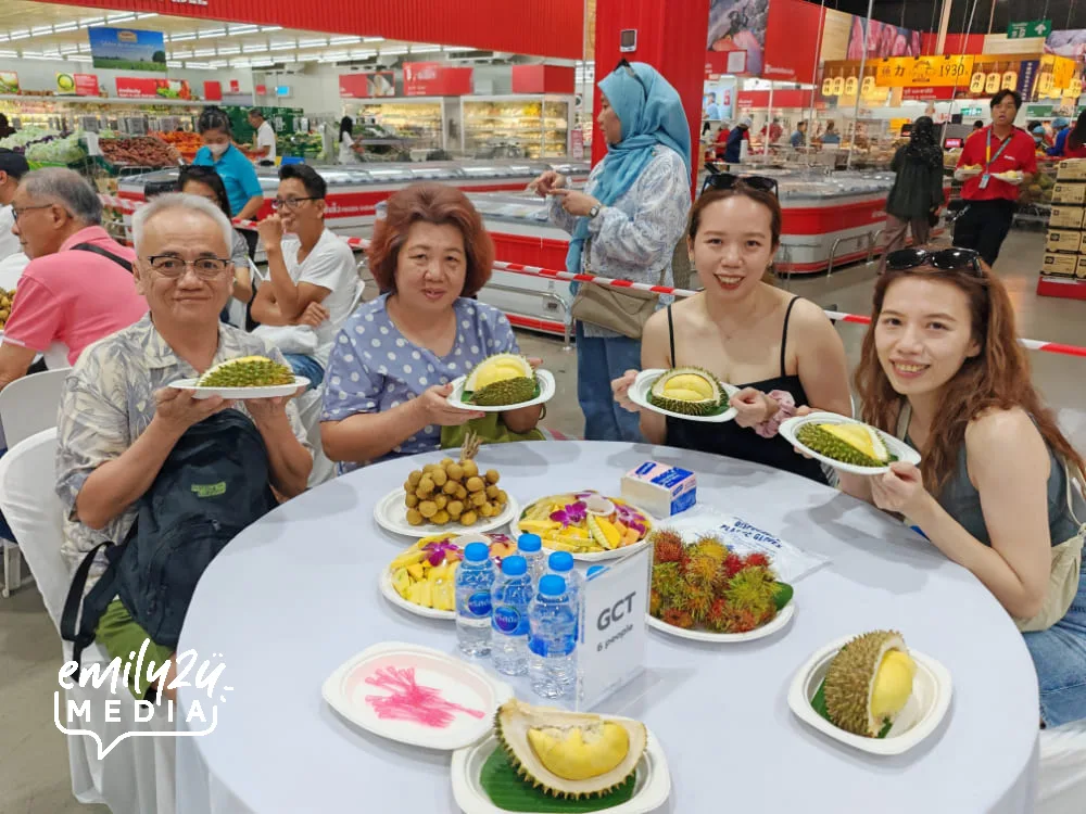 some of the passengers of Fortune Dragon Express 3.0 enjoying the fruits