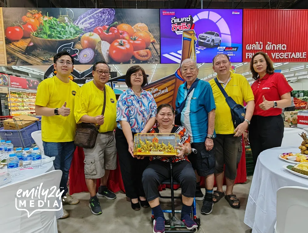 gift for Mr Chong's family who has participated in all three Fortune Dragon Express trips