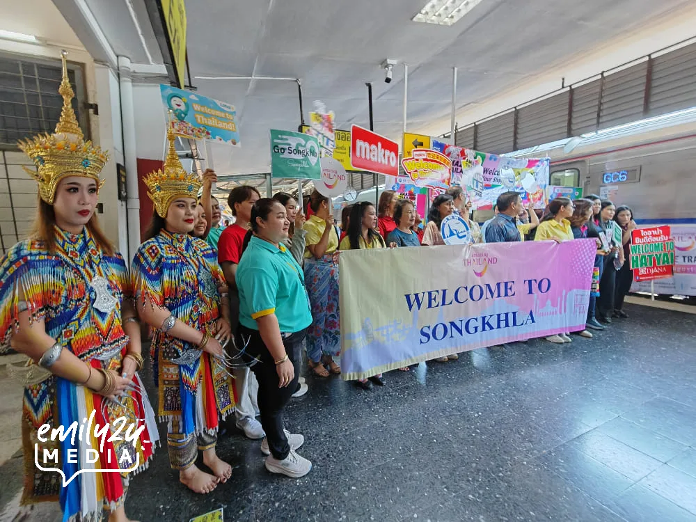 Fortune Dragon Express 3.0 passengers receive a warm welcome at Hat Yai Junction