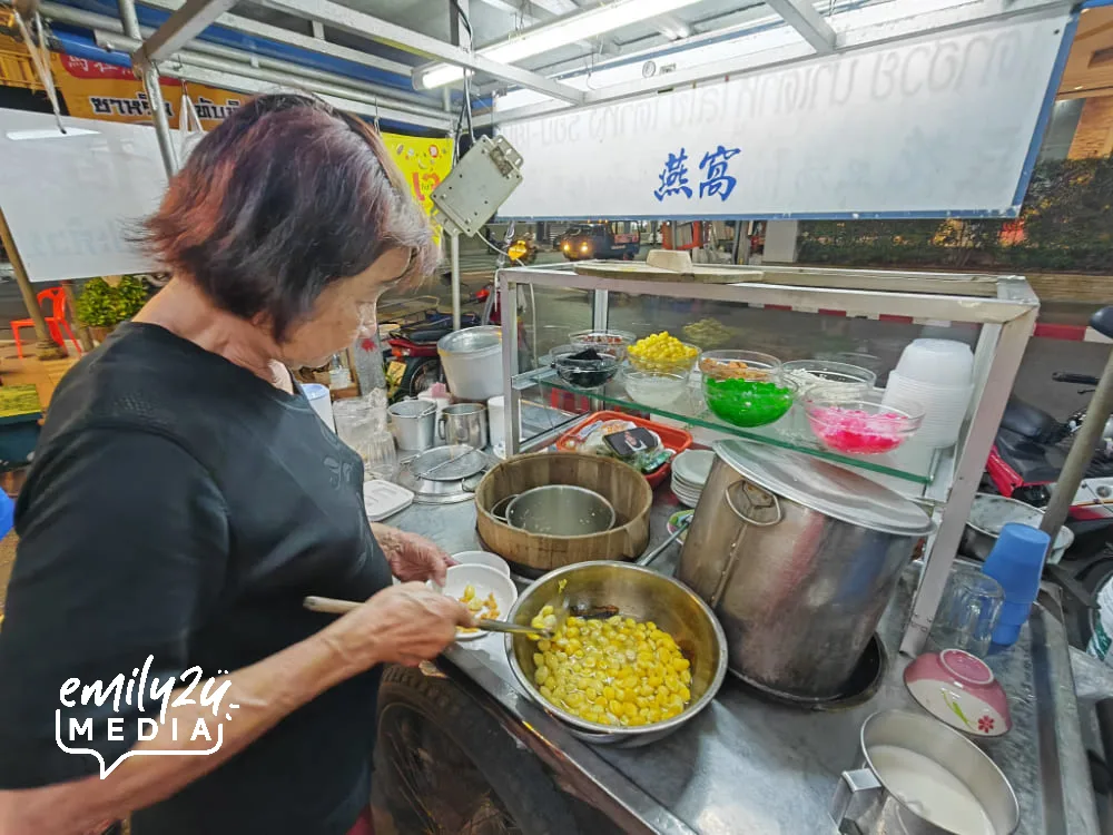 tau fu fah lady (Ah Lian) opens 4pm until midnight daily