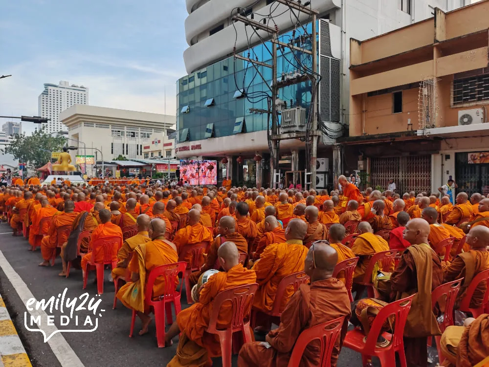 Hat Yai International Alms Offering for 10,000 Monks
