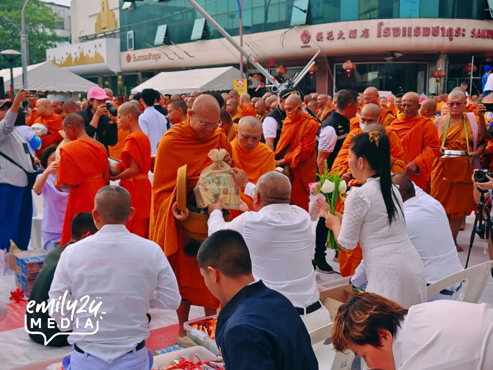 Hat Yai International Alms Offering for 10,000 Monks