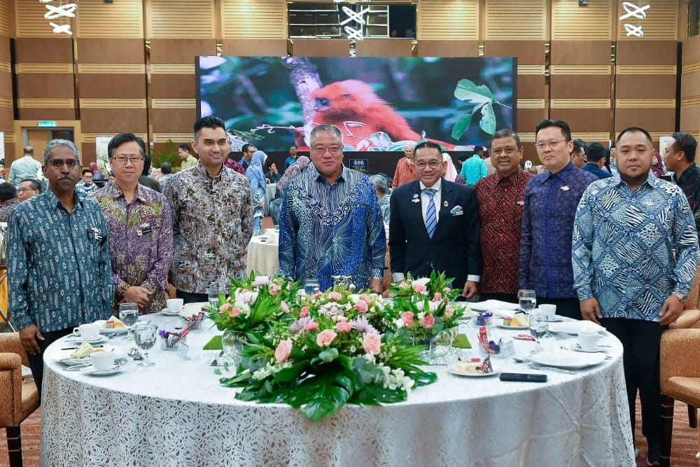 YB Dato Sri Tiong King Sing, Minister of Tourism, Arts and Culture with guests at the VIP table