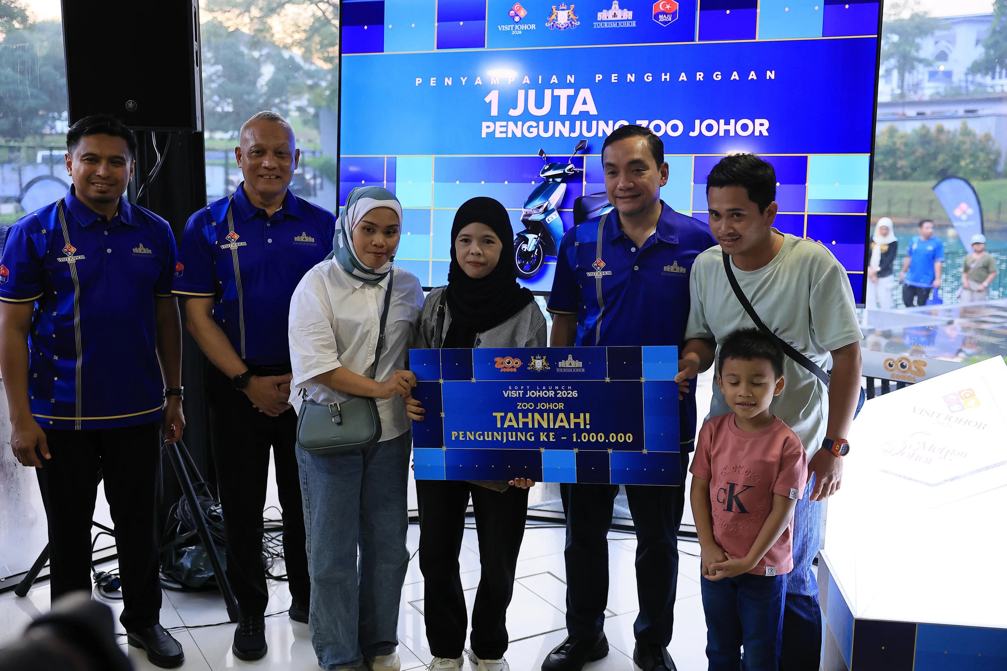 congratulations to the 1 millionth Zoo Johor visitor