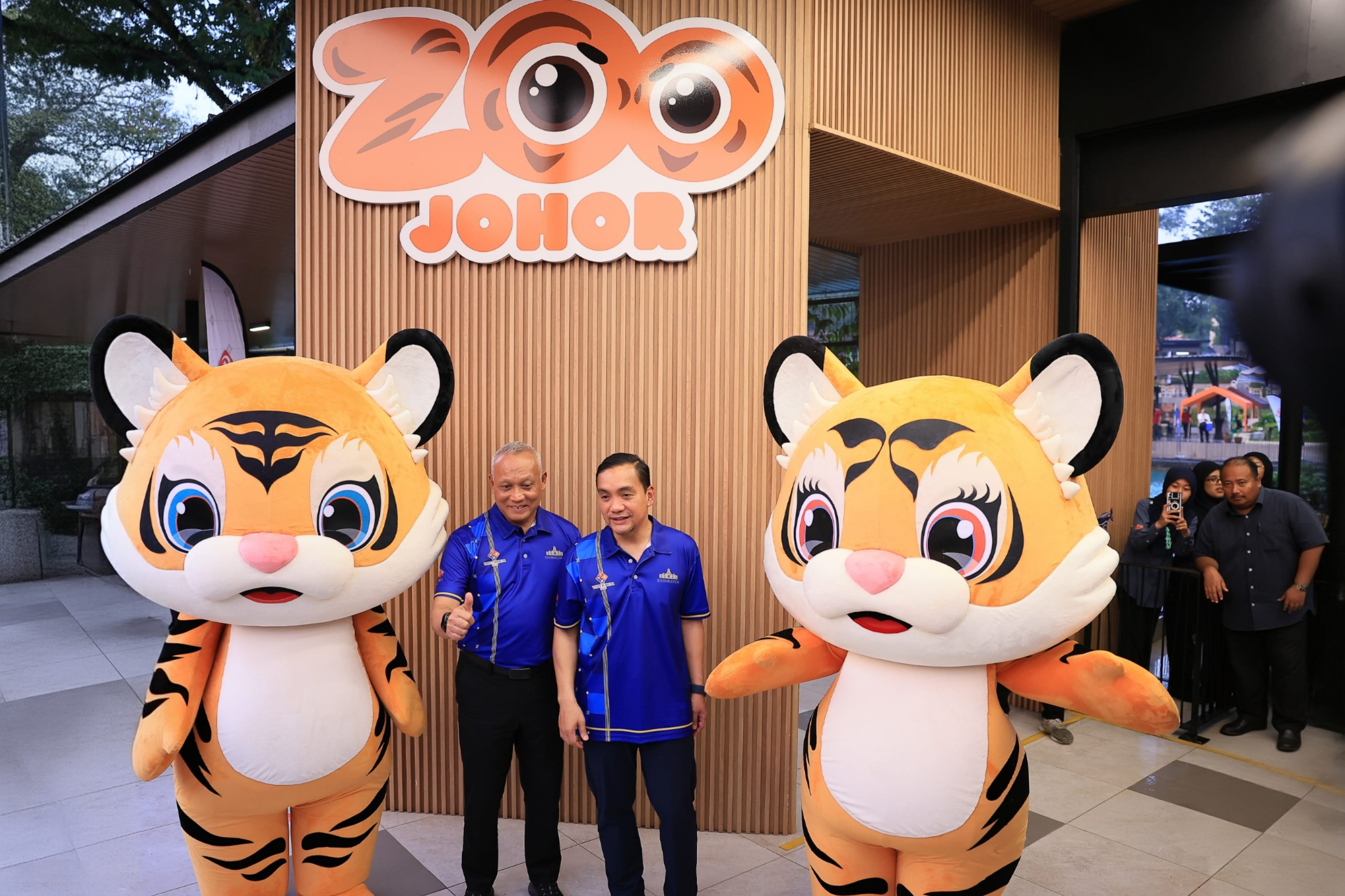 posing with Cuping and Jucy