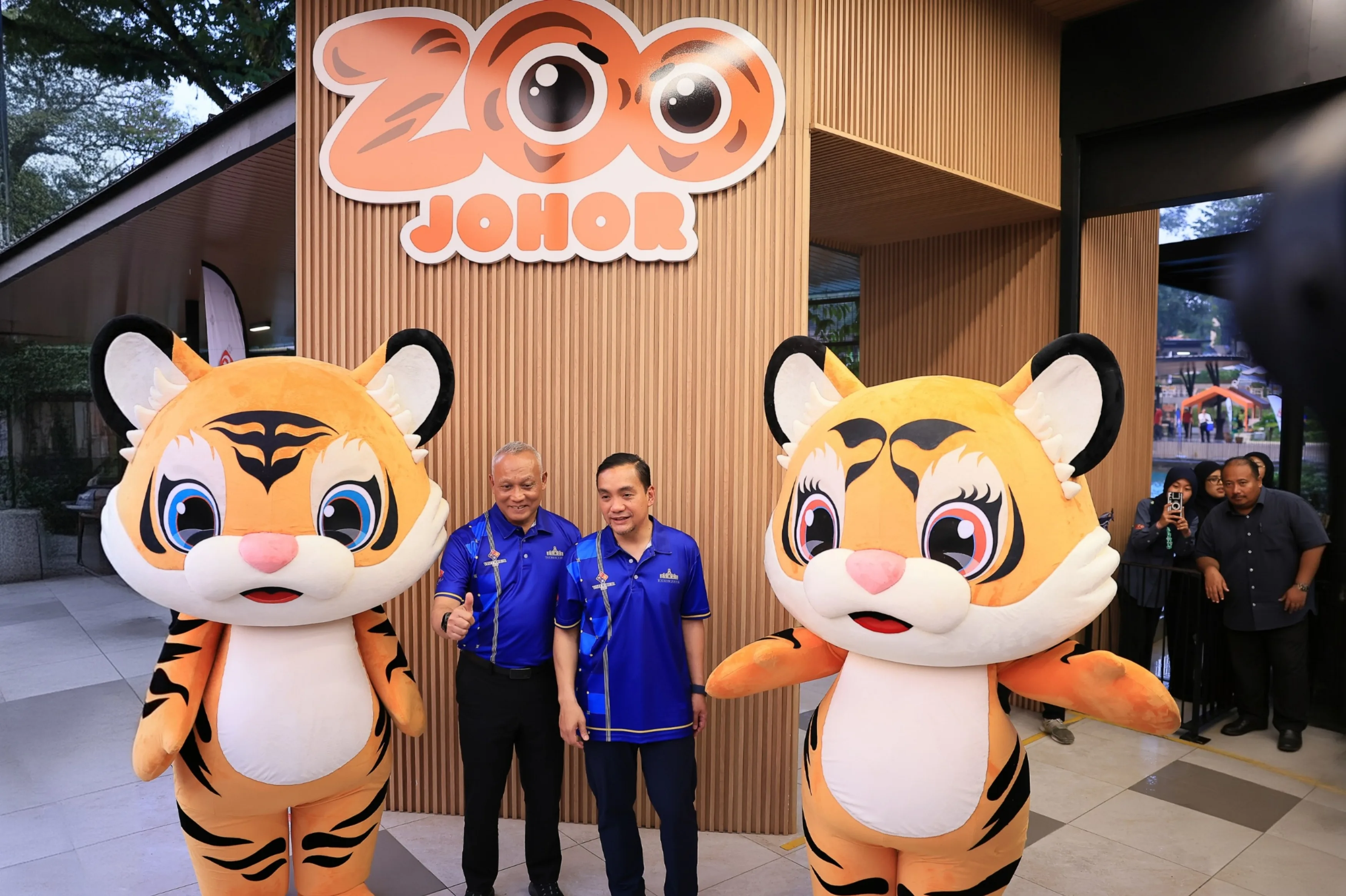 posing with Cuping and Jucy